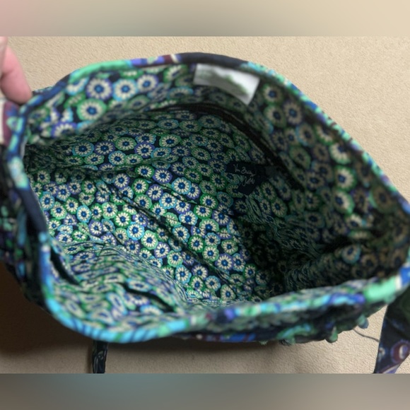 Vera Bradley Magnetic Flap Over Bag Excellent Condition - Picture 8 of 9